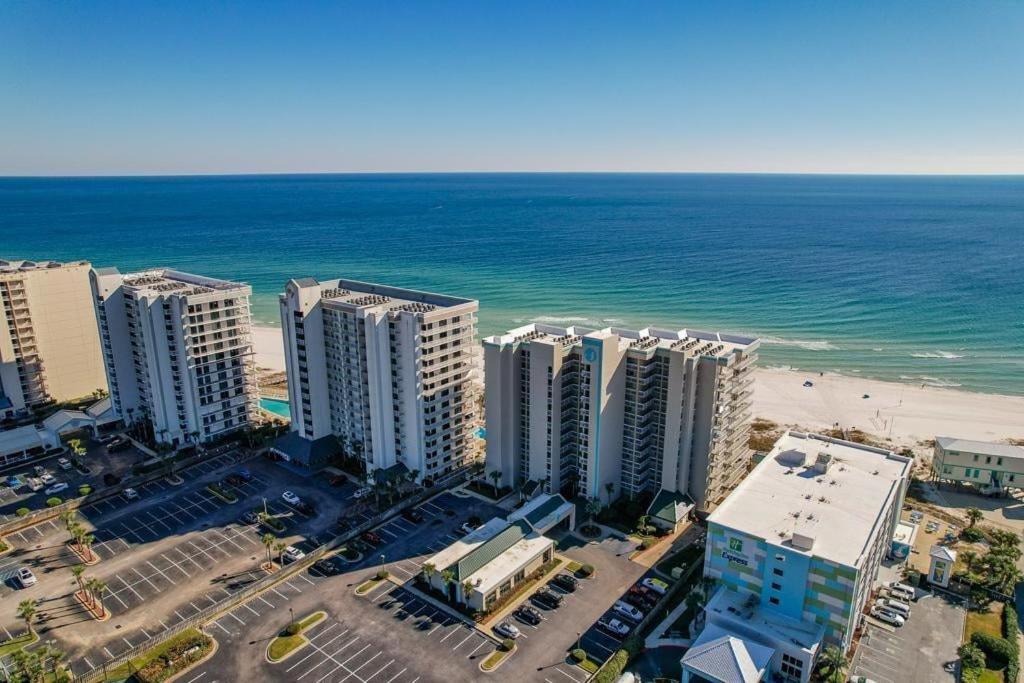 Beautiful 3BR/2BA Beachfront Condo,Sleeps 8