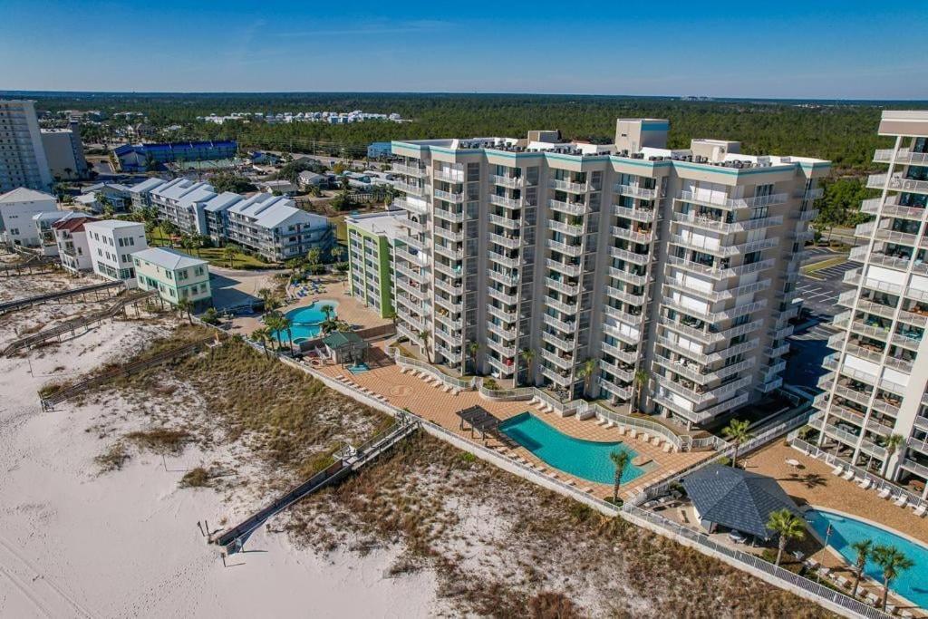 Beautiful 3BR/2BA Beachfront Condo,Sleeps 8