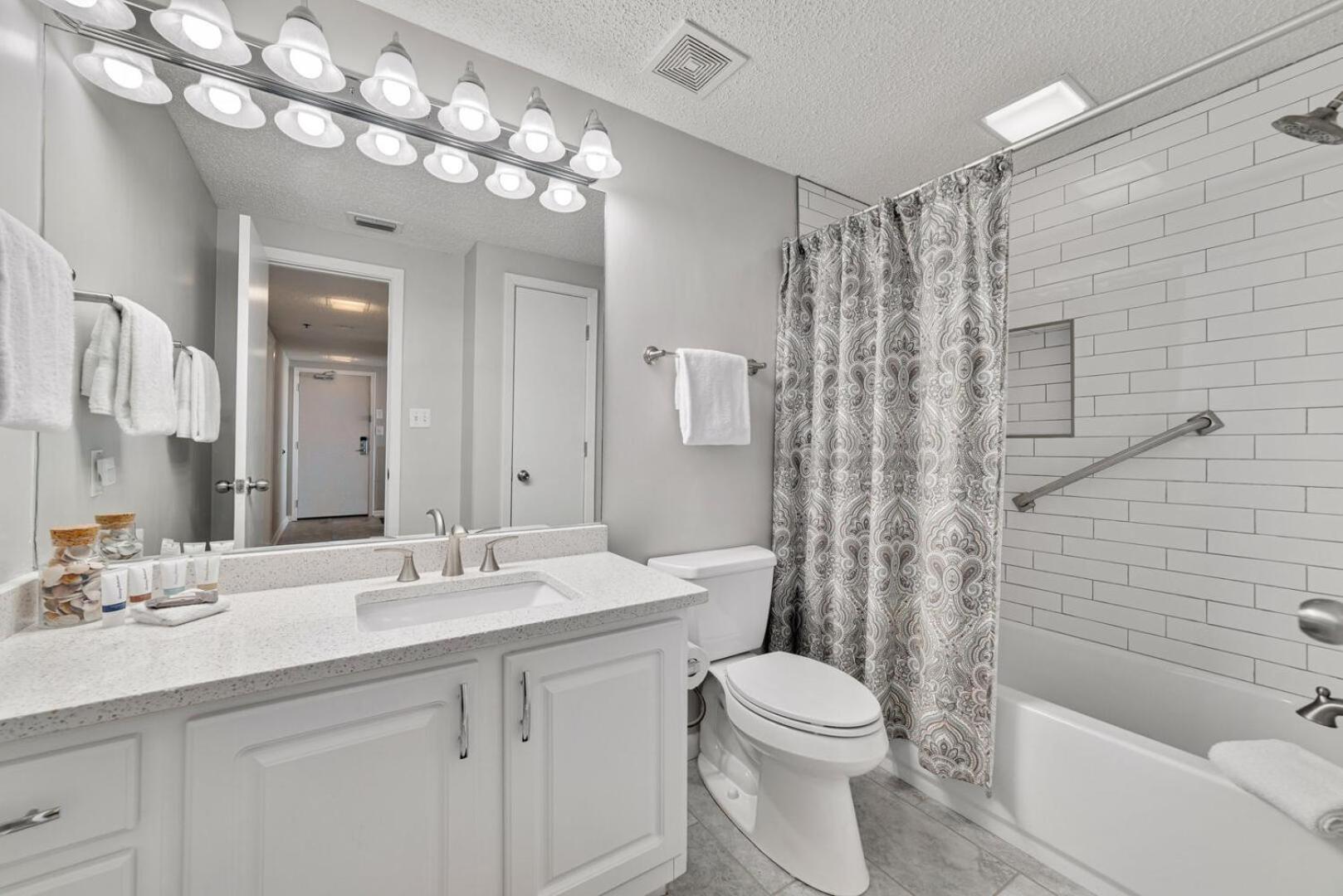 Stunning Views, 3BD/2BA w/ Private Balcony