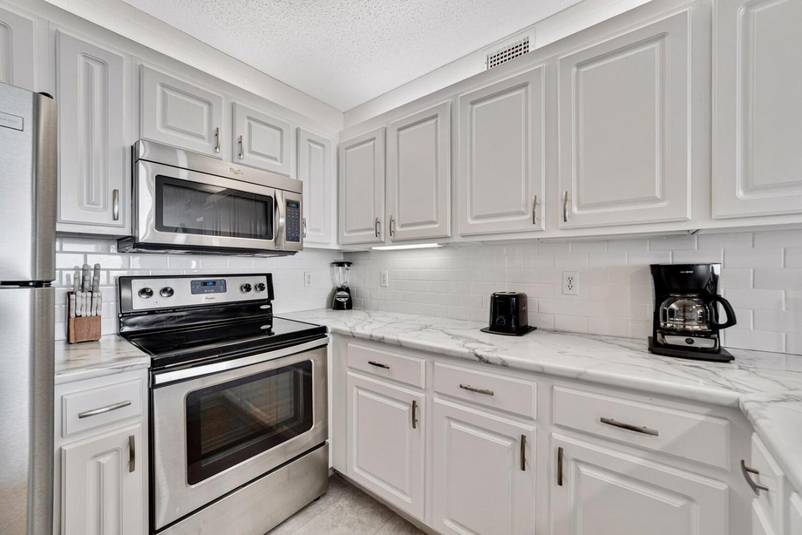 Stunning Views, 3BD/2BA w/ Private Balcony