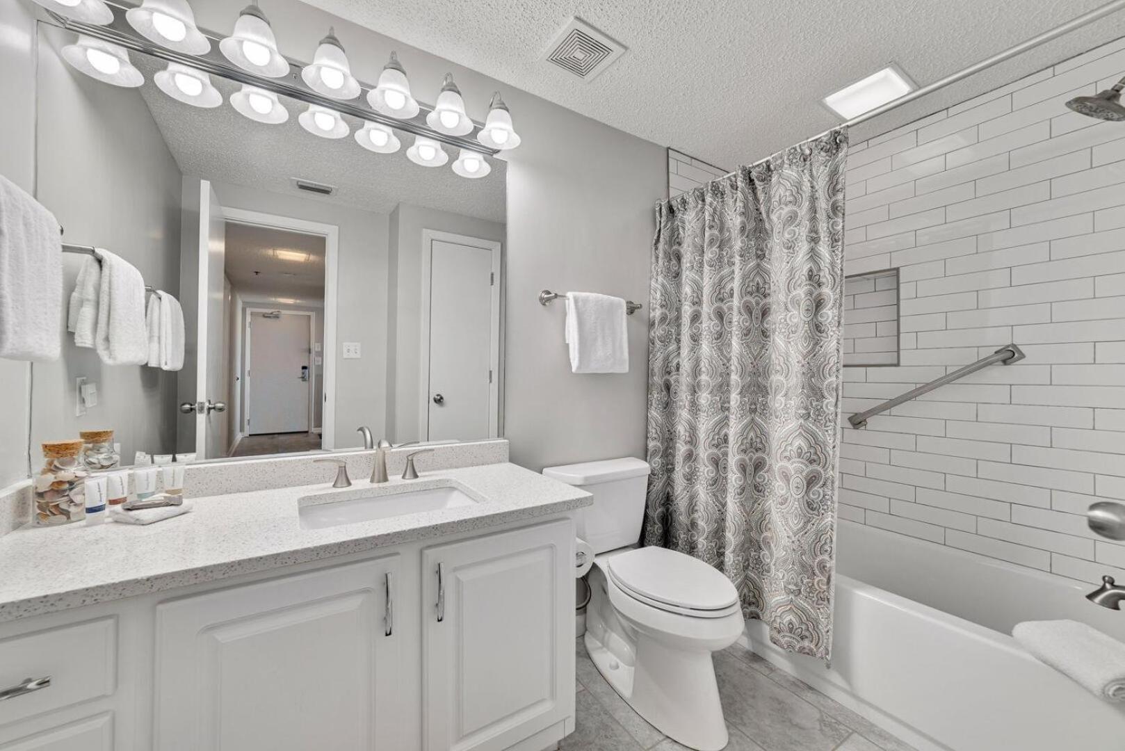 Stunning Views, 3BD/2BA w/ Private Balcony