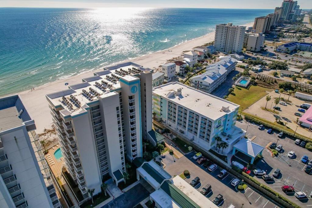 Stunning Views, 3BD/2BA w/ Private Balcony