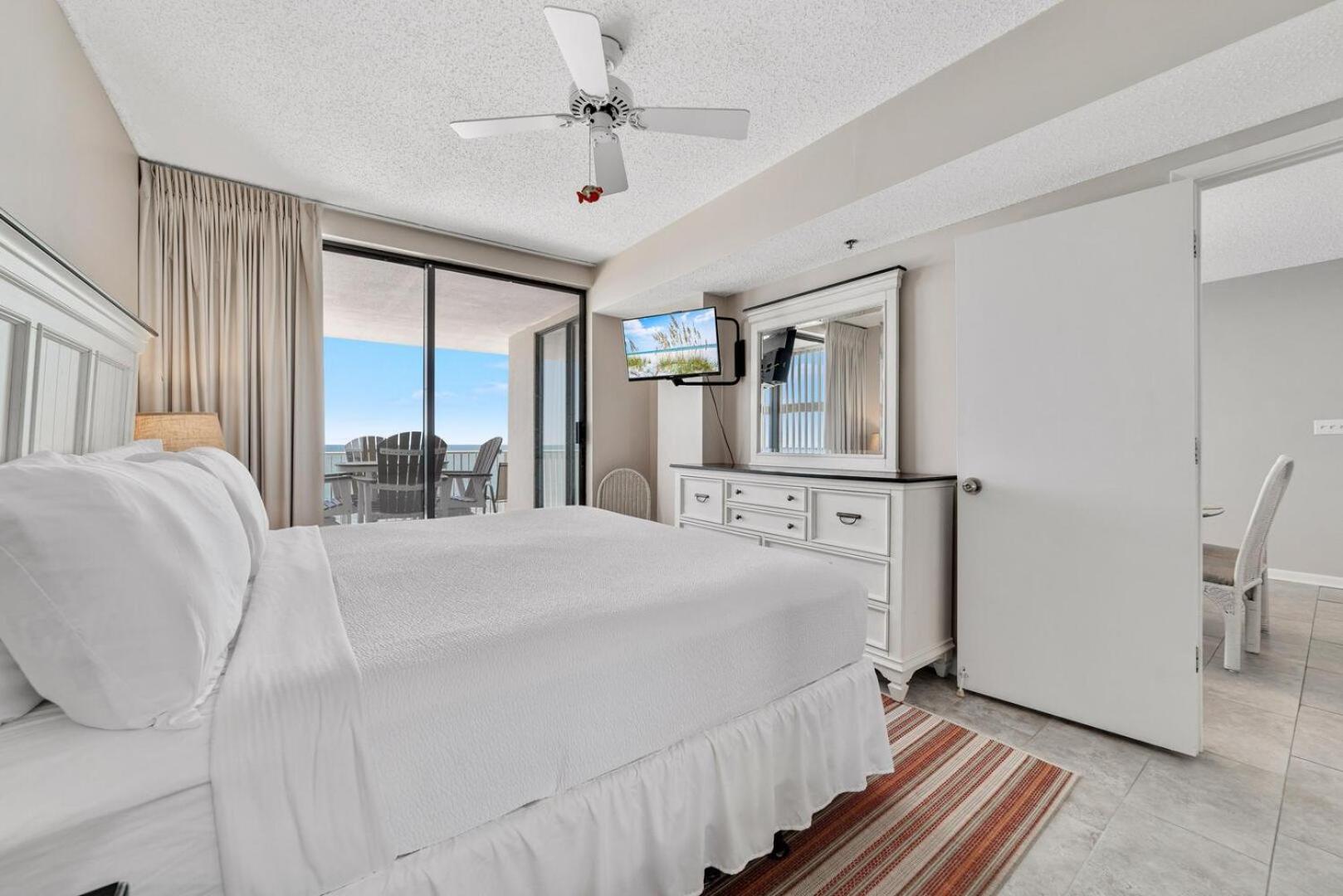 Stunning Views, 3BD/2BA w/ Private Balcony