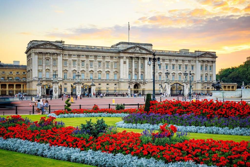 Luxury Covent Garden duplex top floors 1 bed 4pl