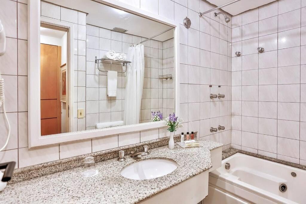 Hampton Park Jardins com Banheira Hidromassagem Luxuoso