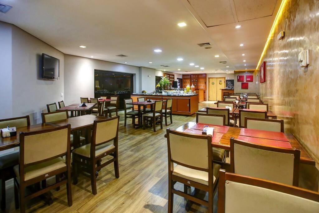 Hampton Park Jardins com Banheira Hidromassagem Luxuoso