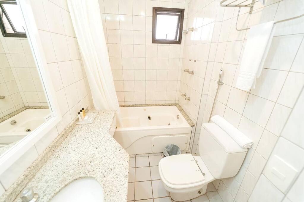 Hampton Park Jardins com Banheira Hidromassagem Luxuoso