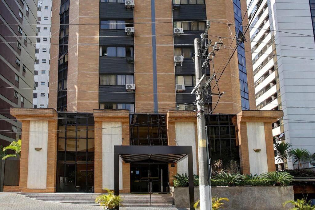 Hampton Park Jardins com Banheira Hidromassagem Luxuoso