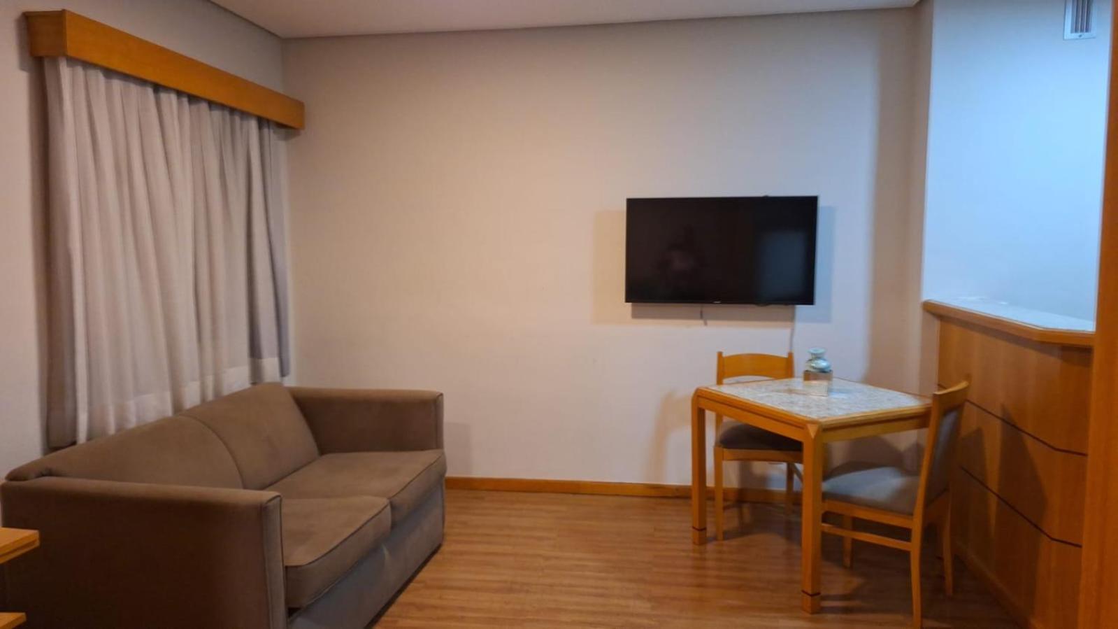 Hampton Park Jardins com Banheira Hidromassagem Luxuoso
