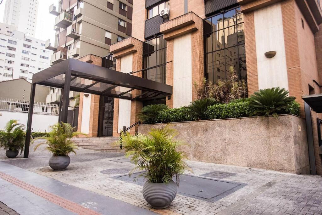 Hampton Park Jardins com Banheira Hidromassagem Luxuoso