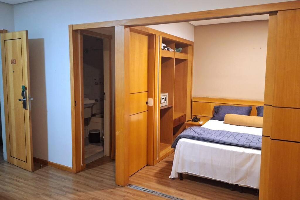 Hampton Park Jardins com Banheira Hidromassagem Luxuoso