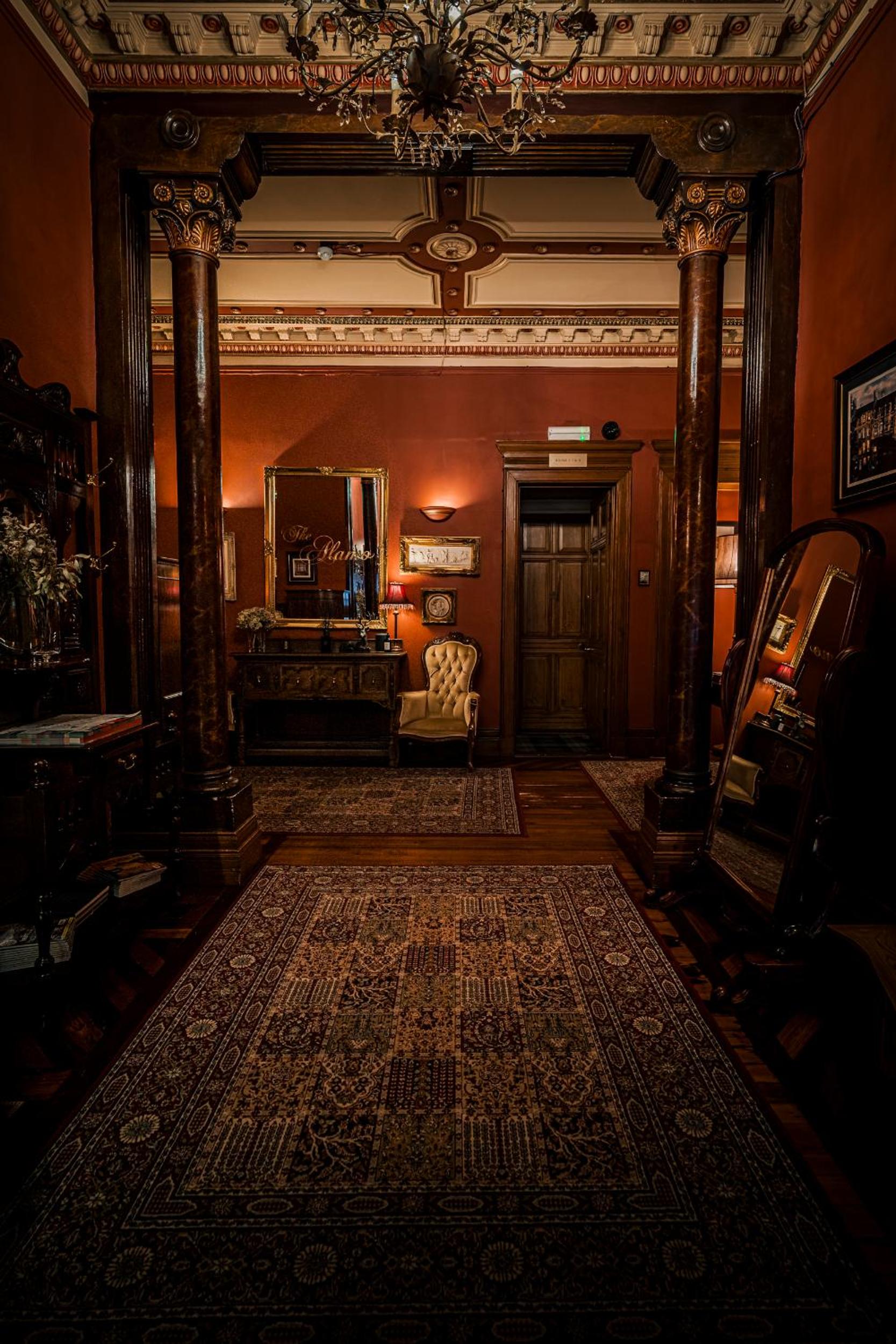 The Alamo Guest House