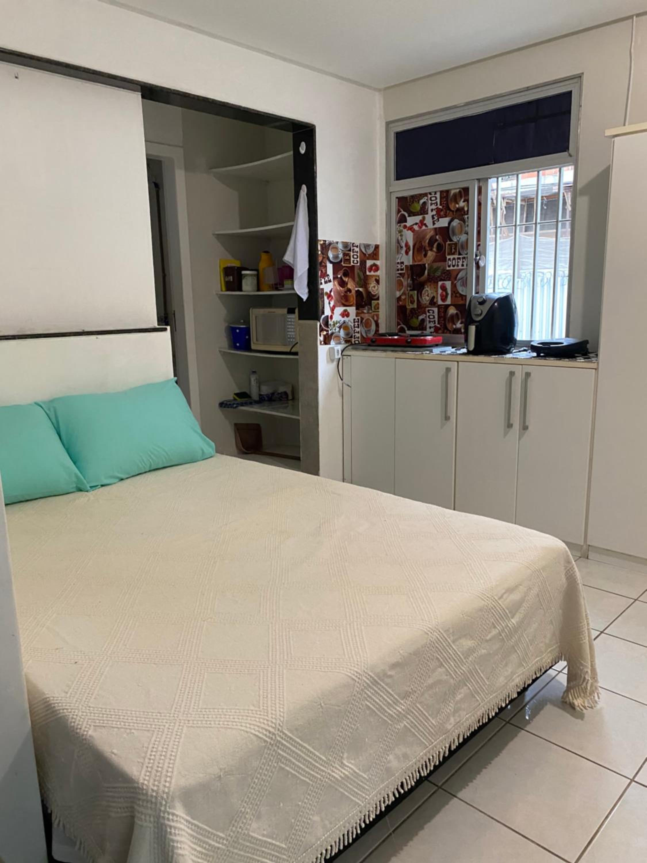 Quarto e sala pé na areia