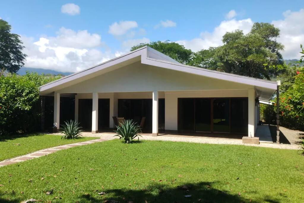 Modern 2br home - Walk to the beach!
