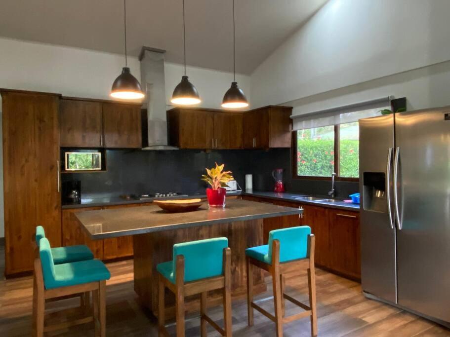 Modern 2br home - Walk to the beach!