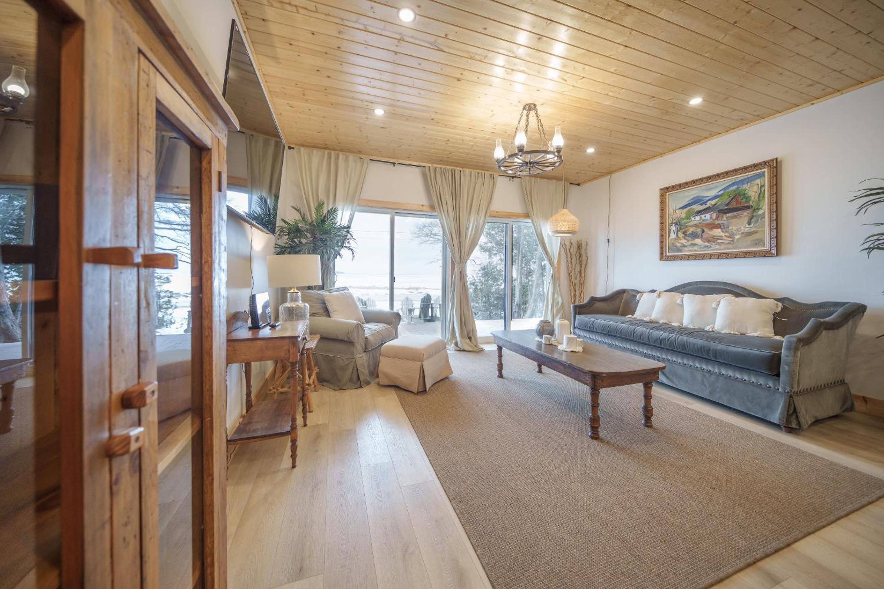 Lakefront Luxury Cottage - Shining Star - Close to Sauble Beach