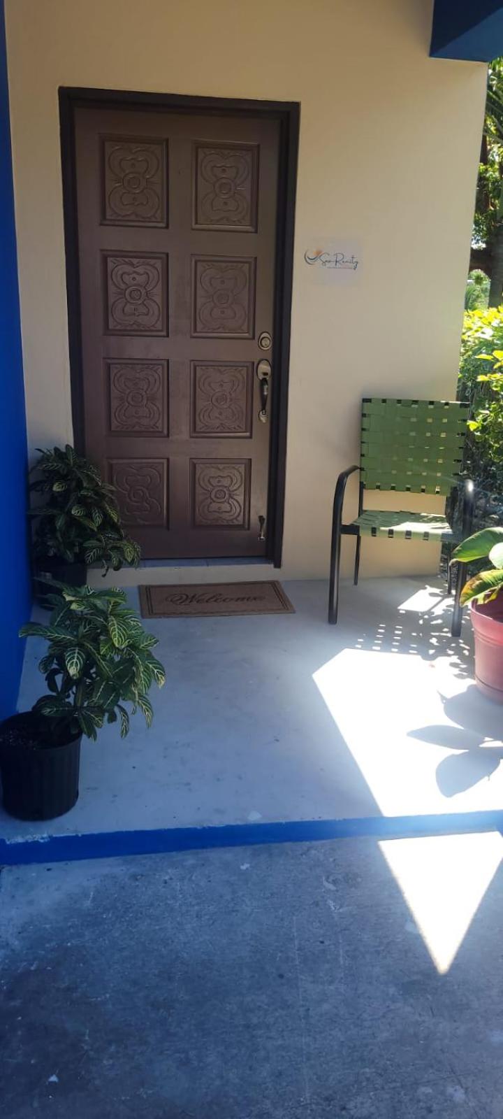 Sea-Renity Hideaway (Studio Apt)