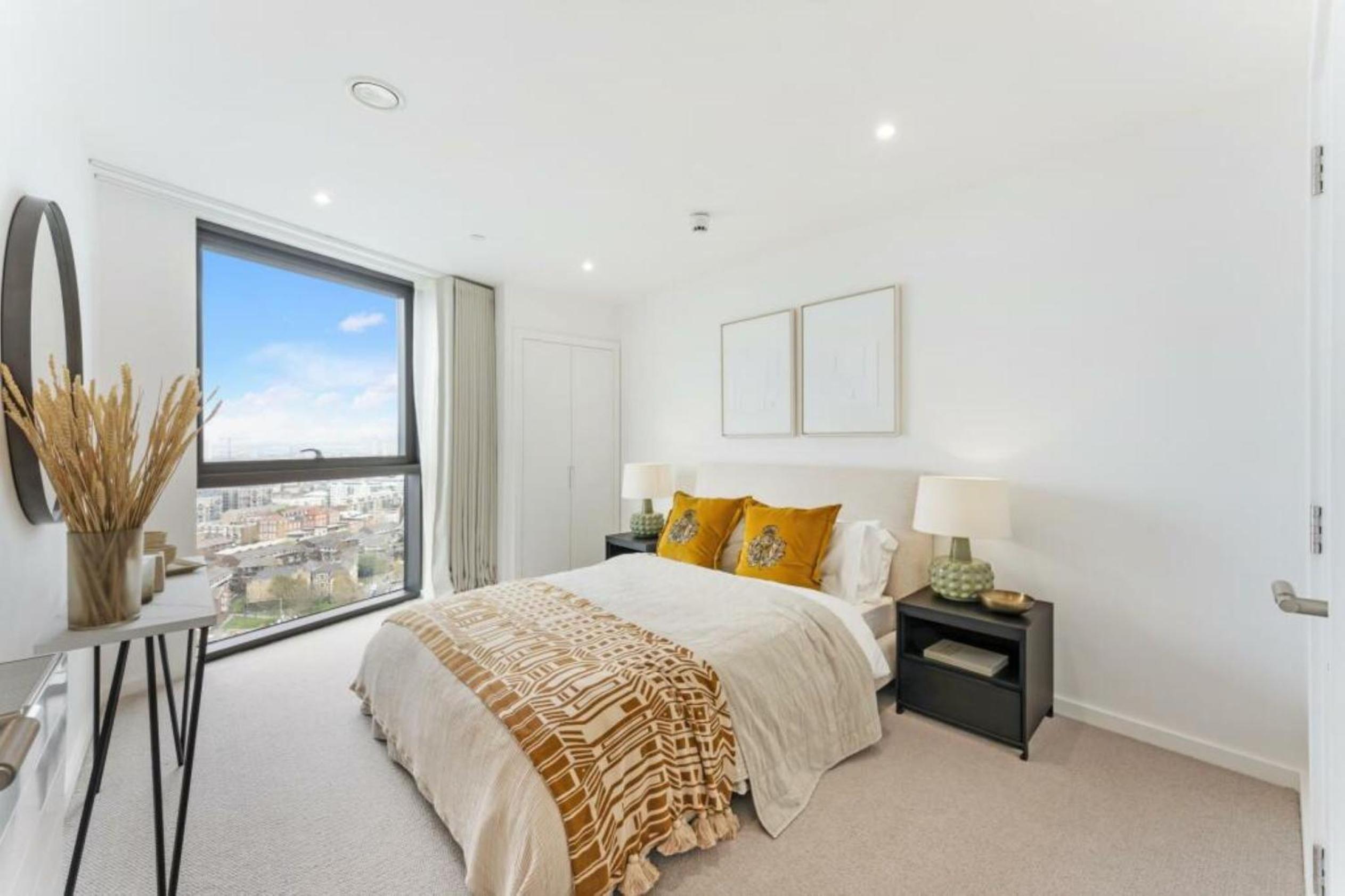 LARGE PENTHOUSE CANARY WHARF BY THE RIVER SLEEPS 6