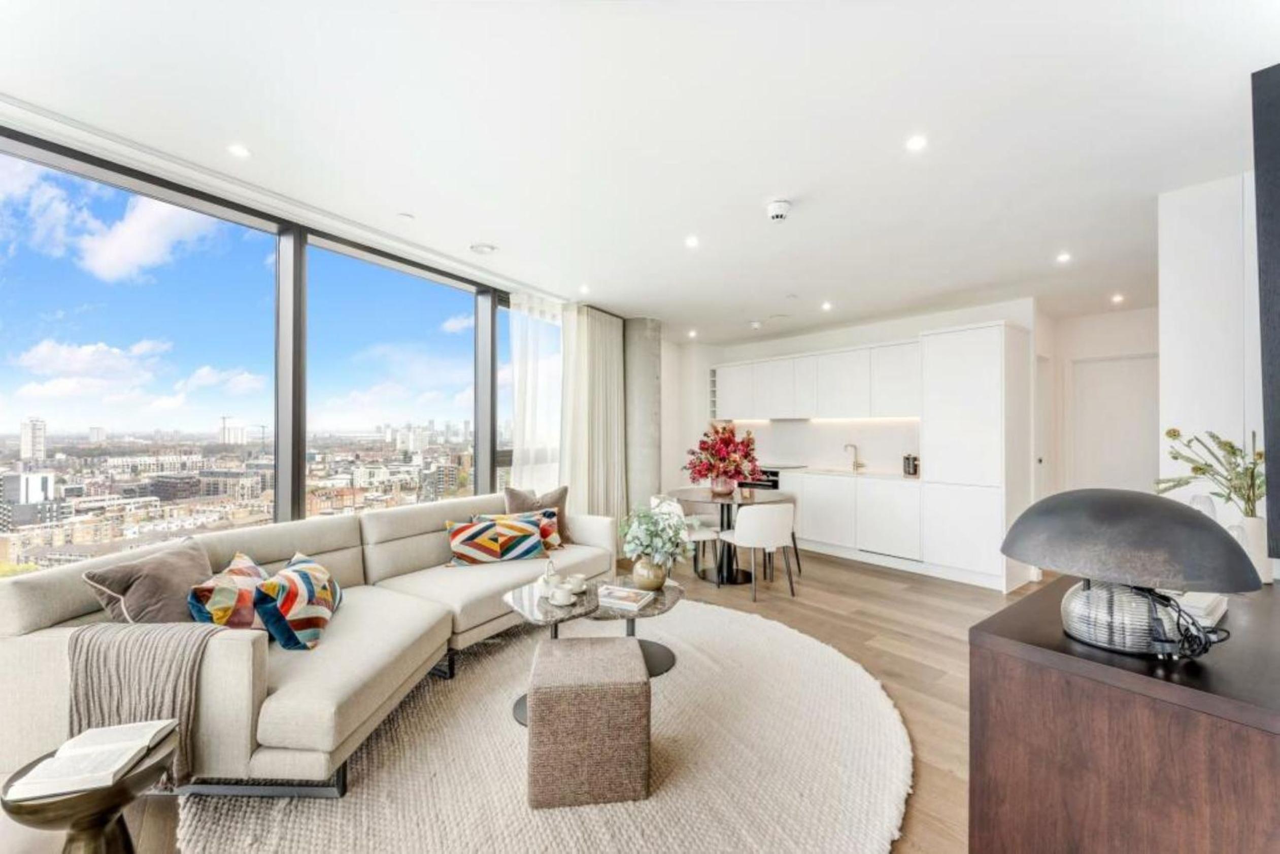 LARGE PENTHOUSE CANARY WHARF BY THE RIVER SLEEPS 6