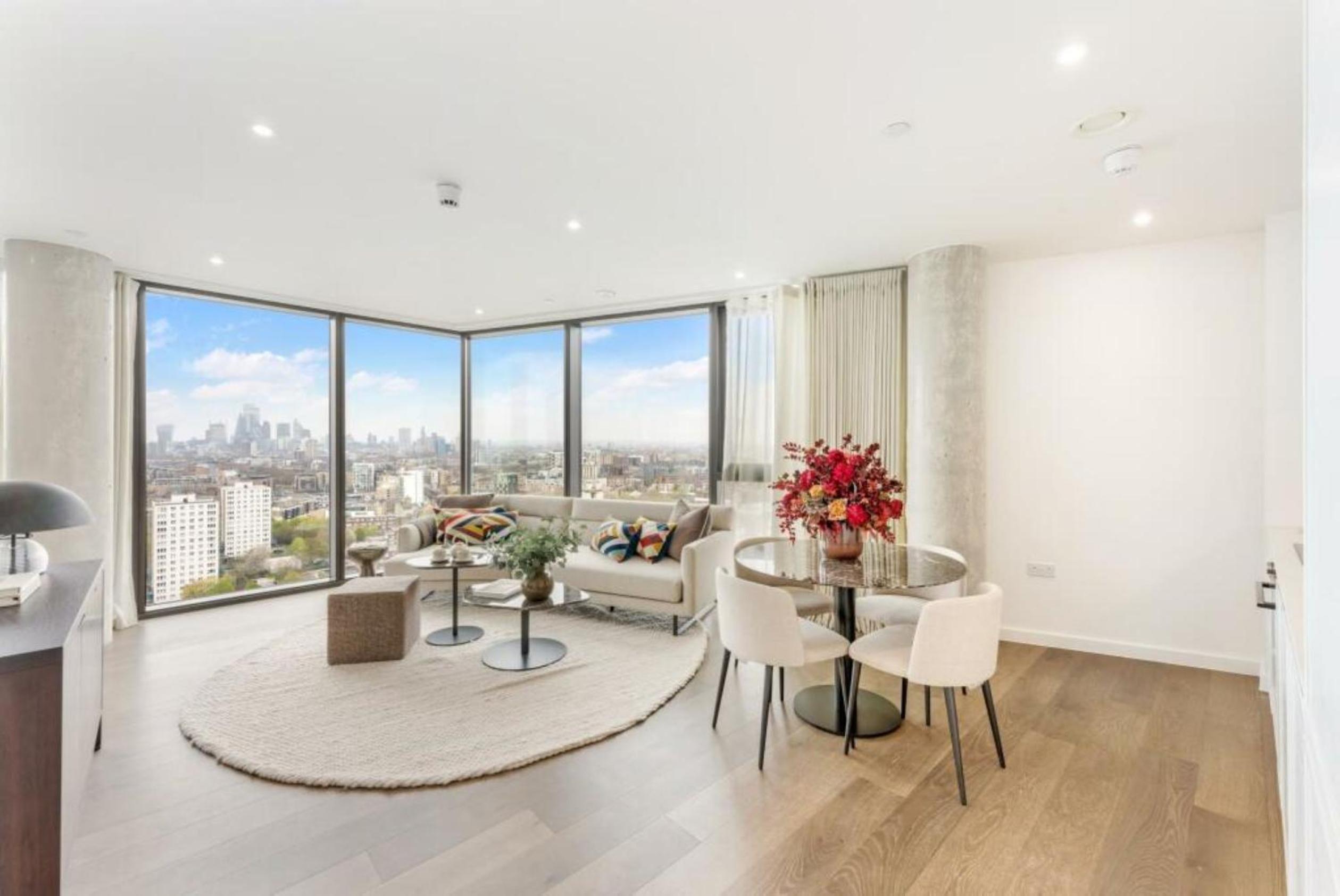 LARGE PENTHOUSE CANARY WHARF BY THE RIVER SLEEPS 6