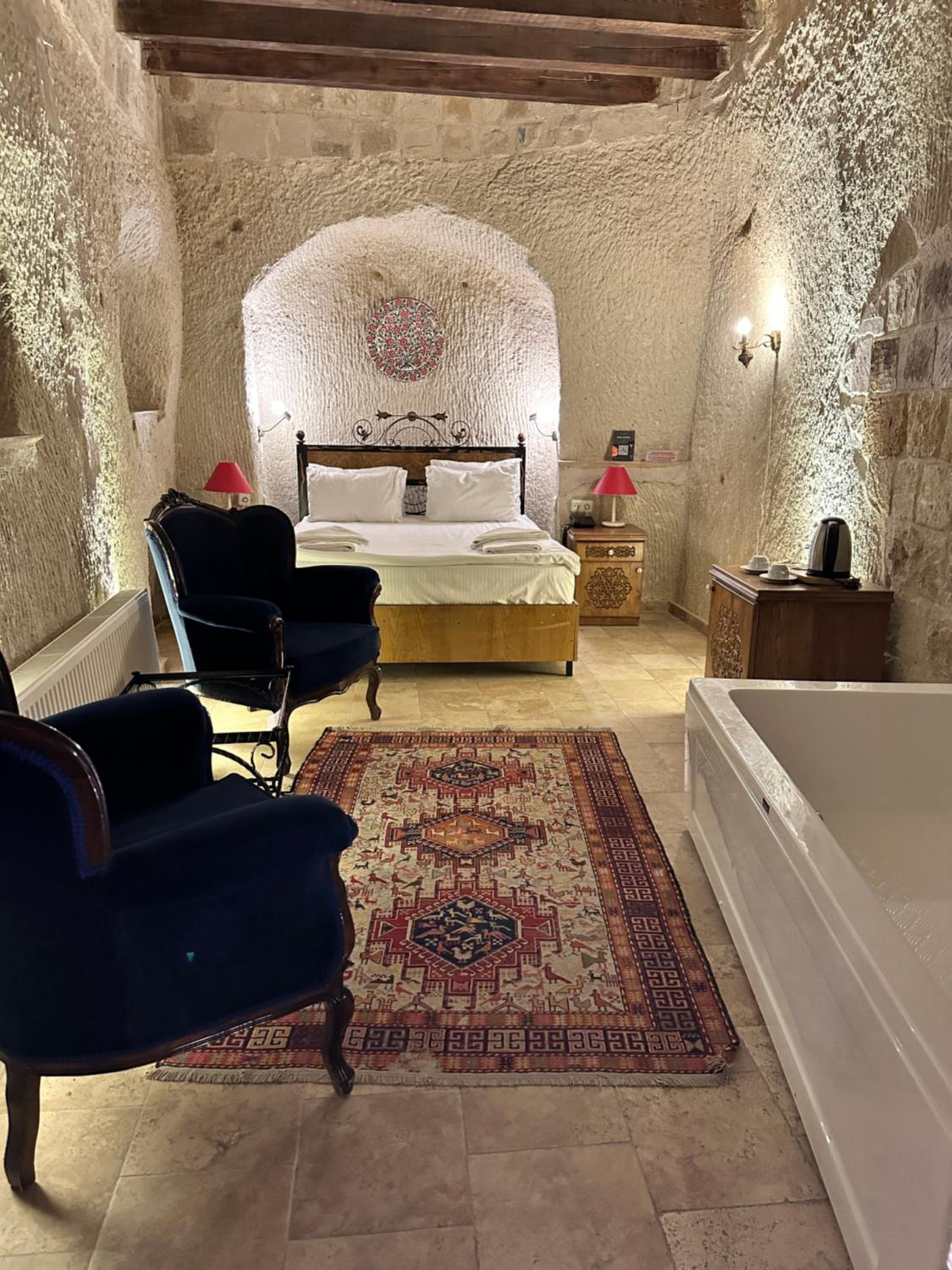 Bedrock Cave Hotel - Image 130