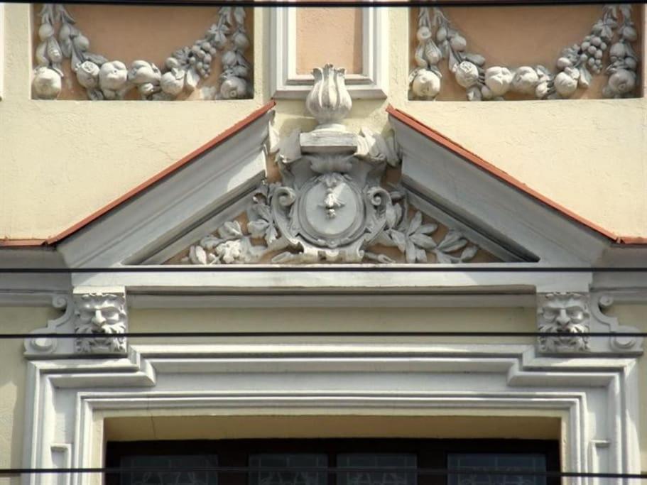 Old Town Luxury and Spacious Apartment (155 m2). 3 bedrooms. FREE parking view 4