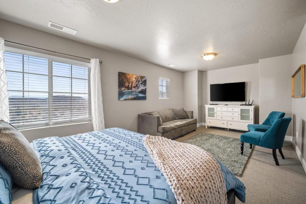 Stellar Location Access To Pool Hot Tub And More view 4