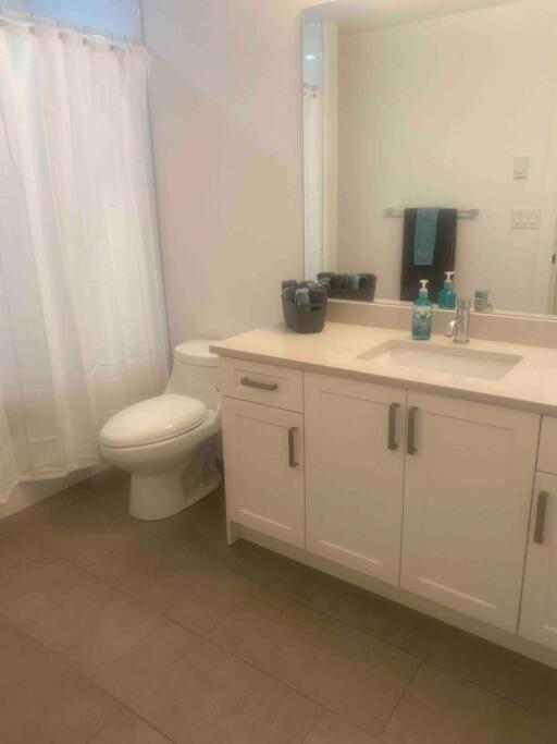 Hollywood North Ft Langley Suite