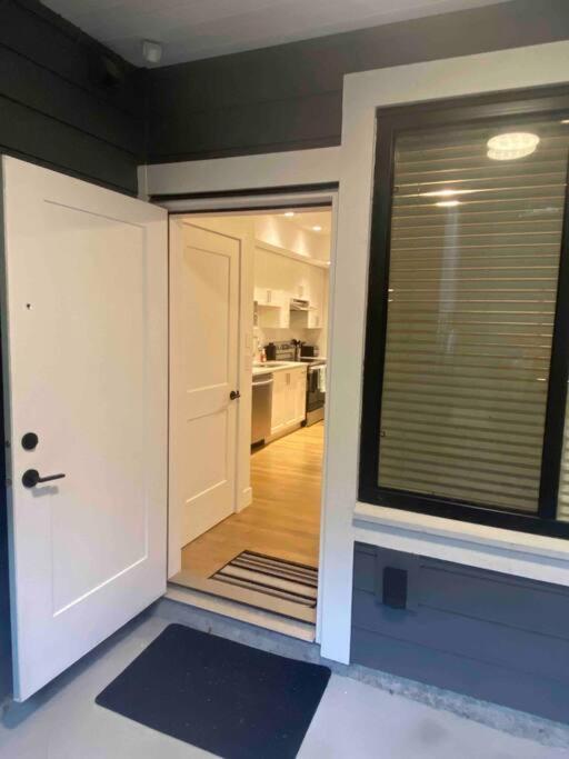 Hollywood North Ft Langley Suite
