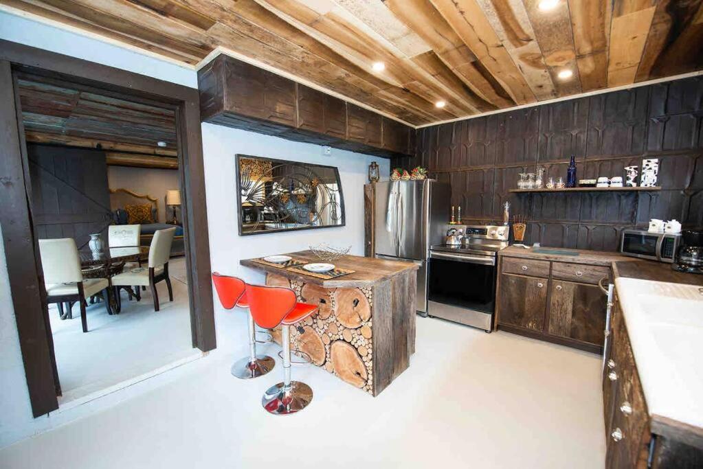 Fairytale: Hot Tub & Trout Stream & Petting Zoo? view 4