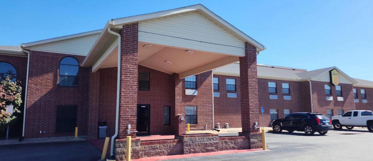 Pine Bluff Vacations - Super 8 by Wyndham White Hall - Property Image 1