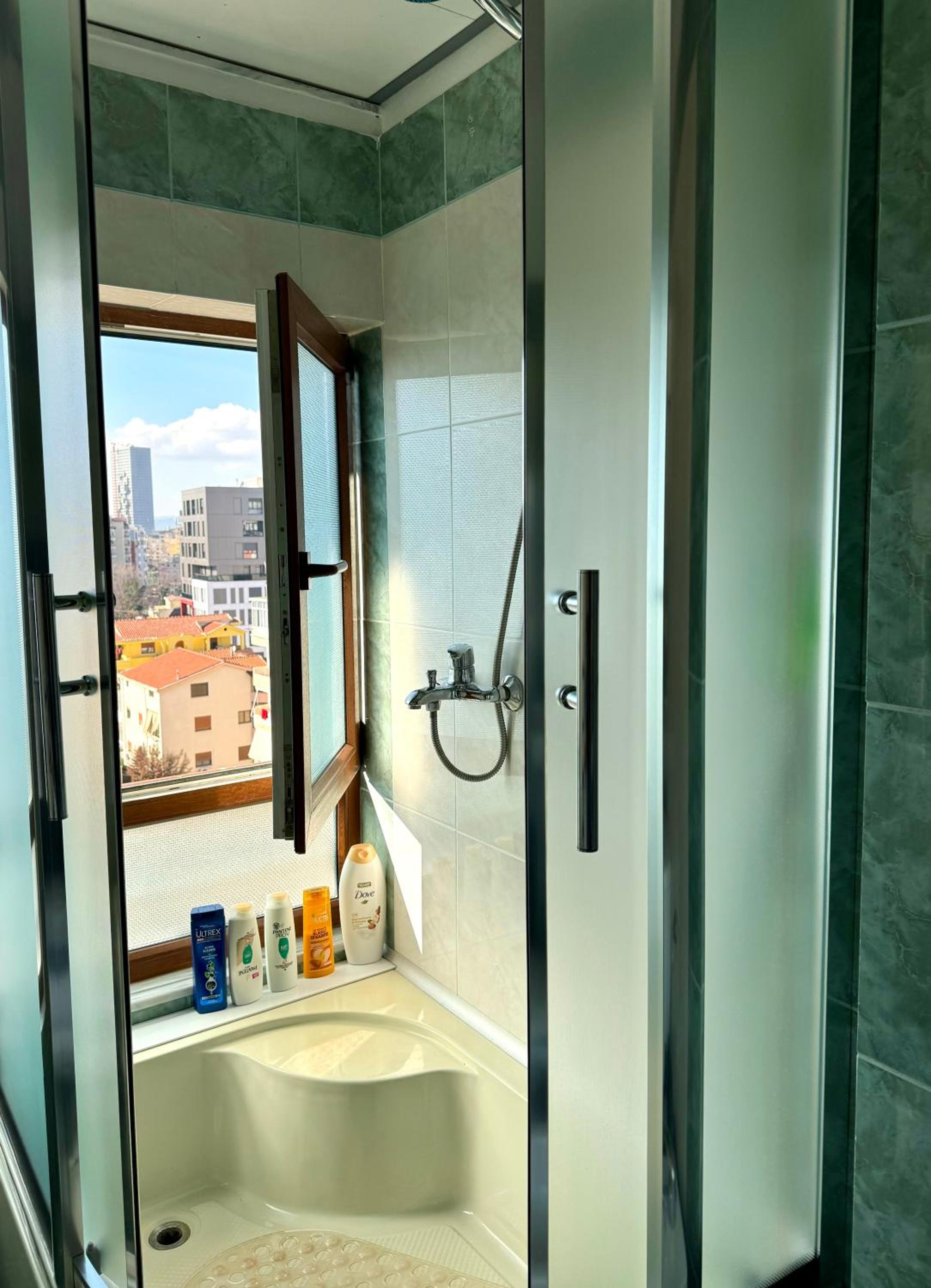 SkyView Oasis Premium Apartment