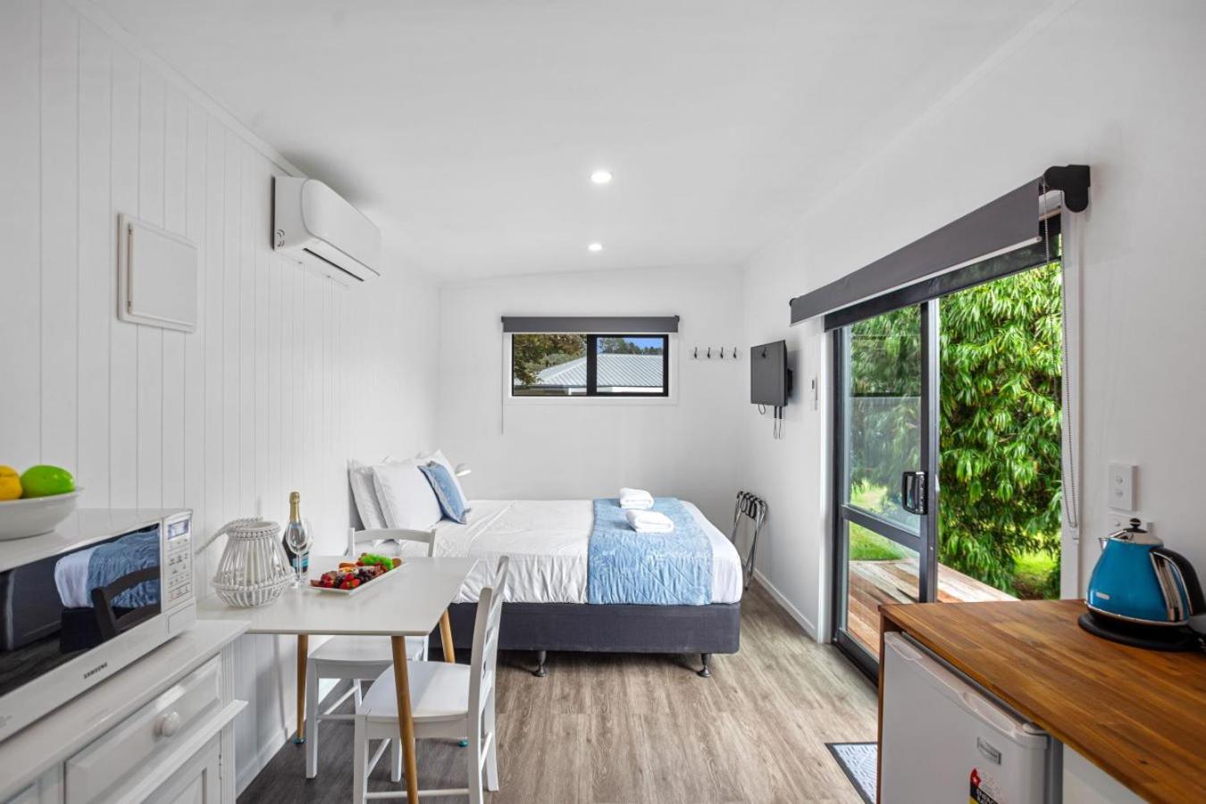 Joy's Rest Cabin - Whangamata view 2