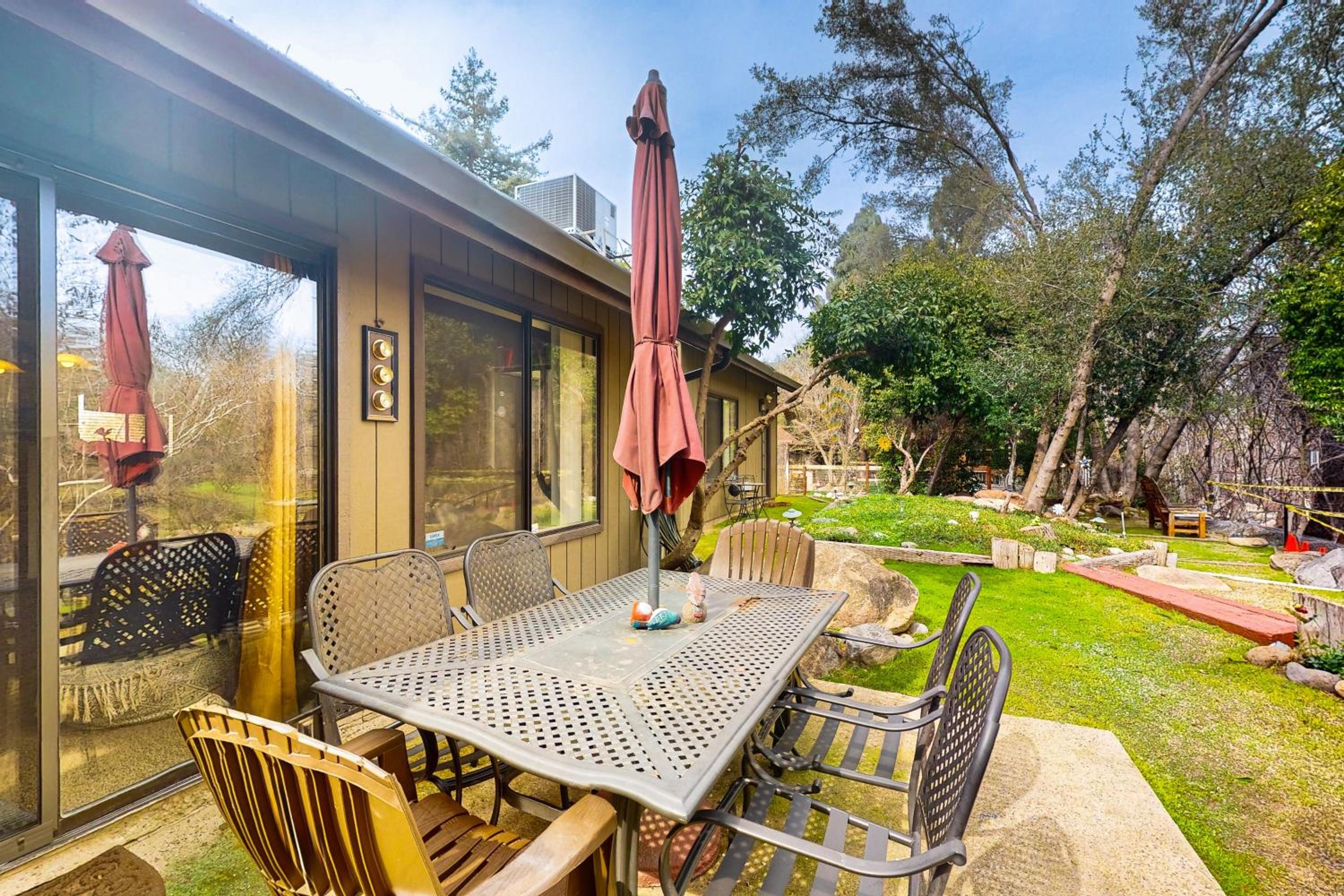 3BR Secluded and Well-Stocked Riverside Home with AC