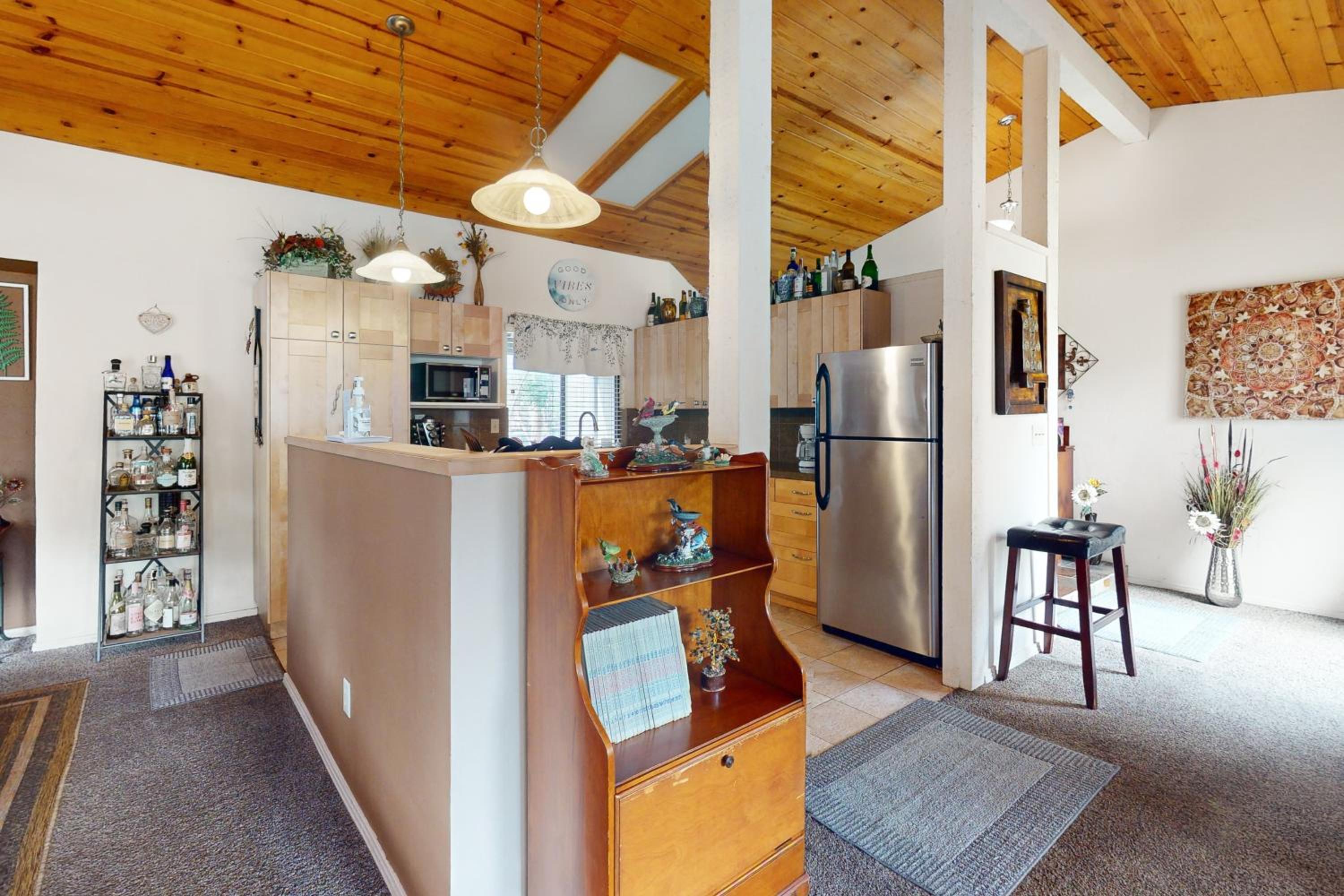 3BR Secluded and Well-Stocked Riverside Home with AC