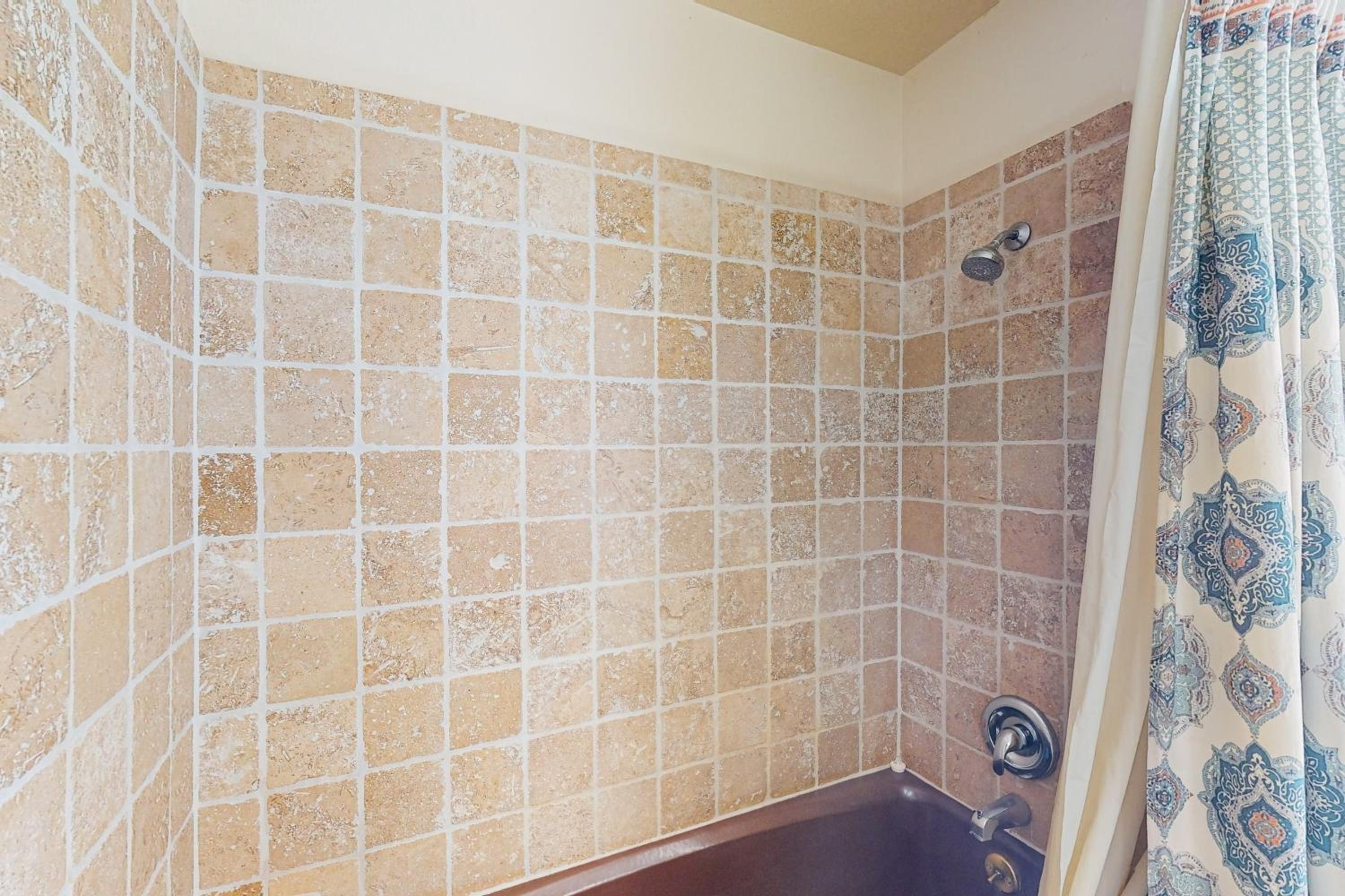3BR Secluded and Well-Stocked Riverside Home with AC
