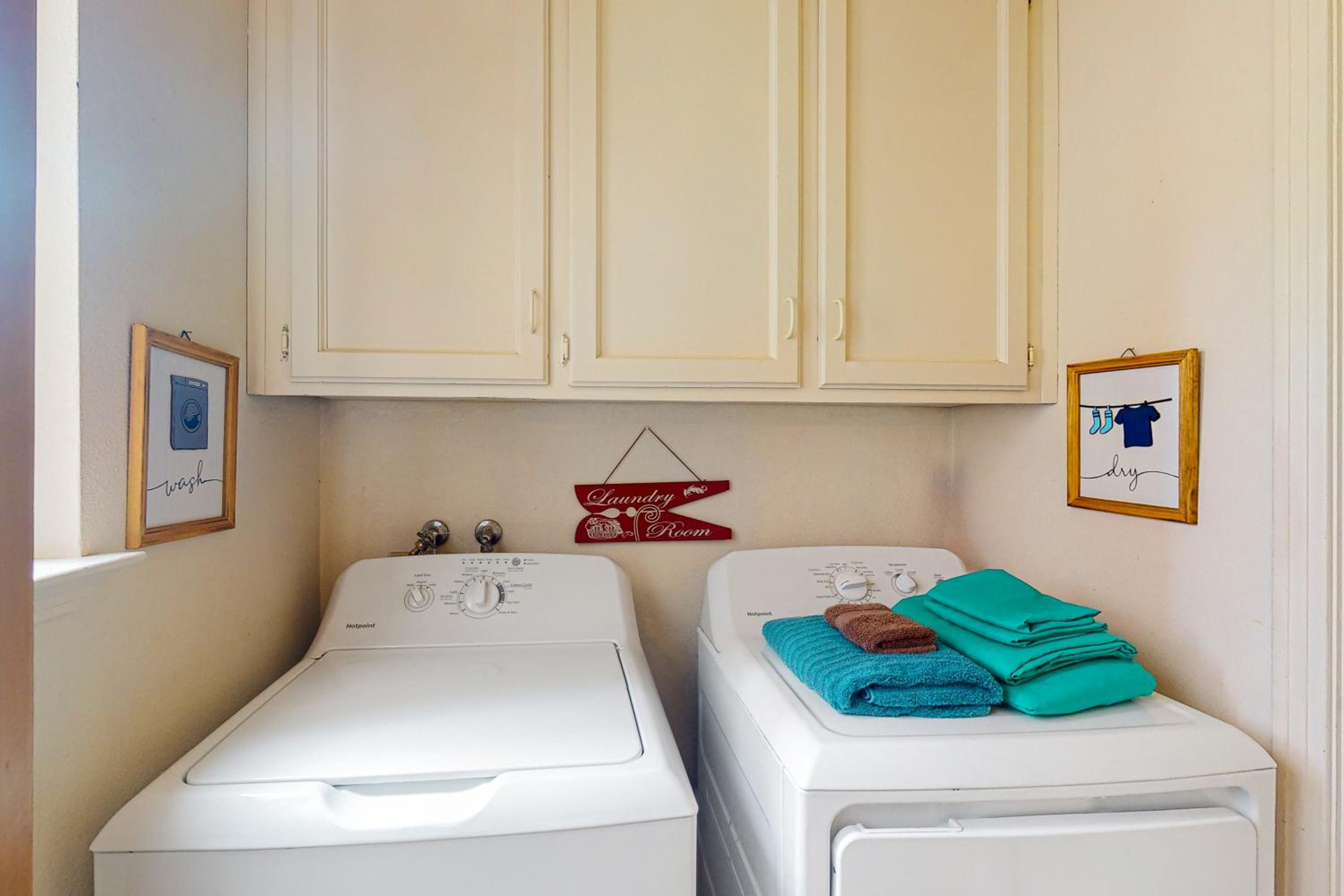 3BR Secluded and Well-Stocked Riverside Home with AC
