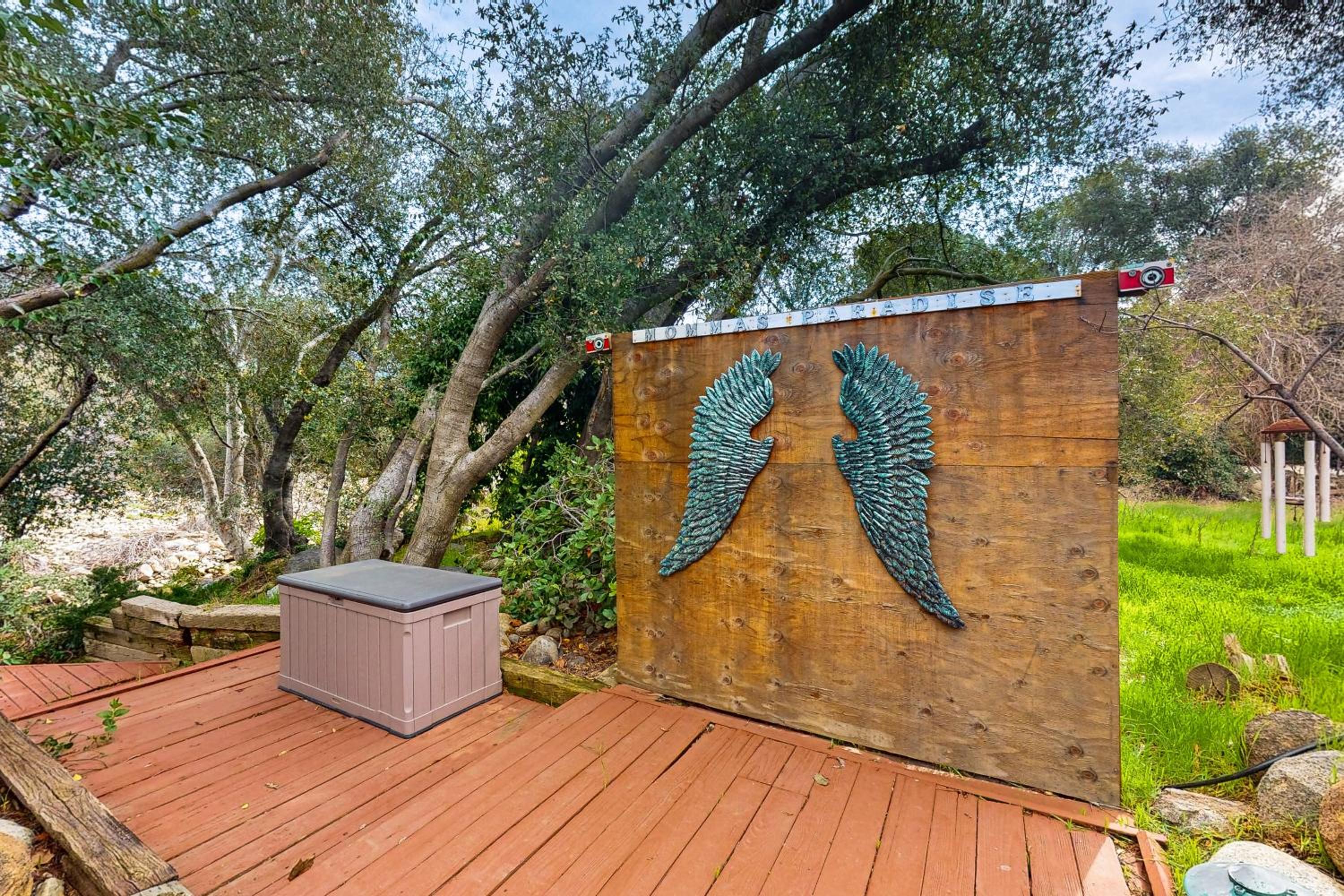 3BR Secluded and Well-Stocked Riverside Home with AC