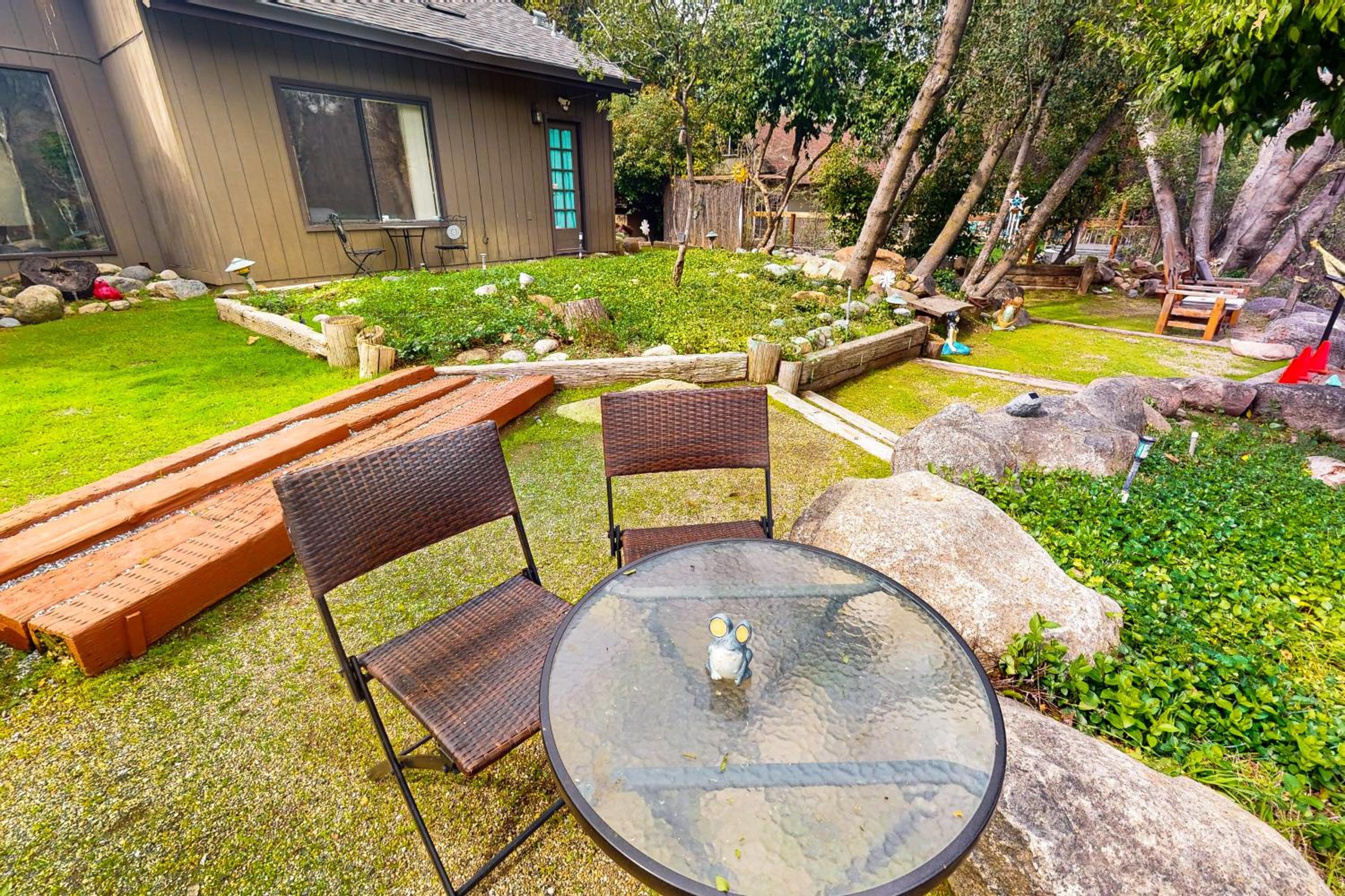 3BR Secluded and Well-Stocked Riverside Home with AC