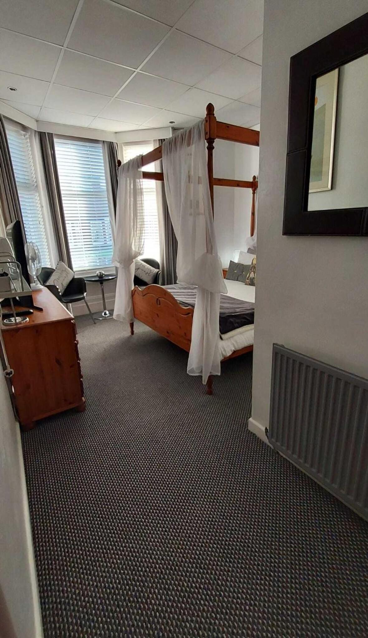 Rock Dene Hotel