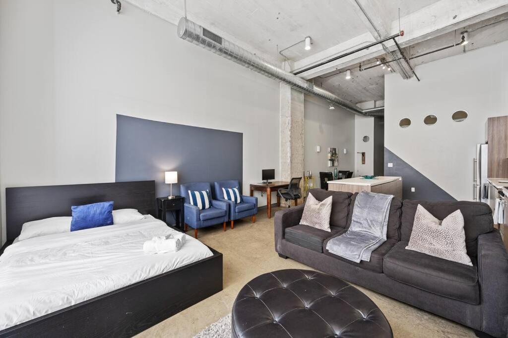 Modern Dallas Retreat with Pool & In-Unit Laundry view 4