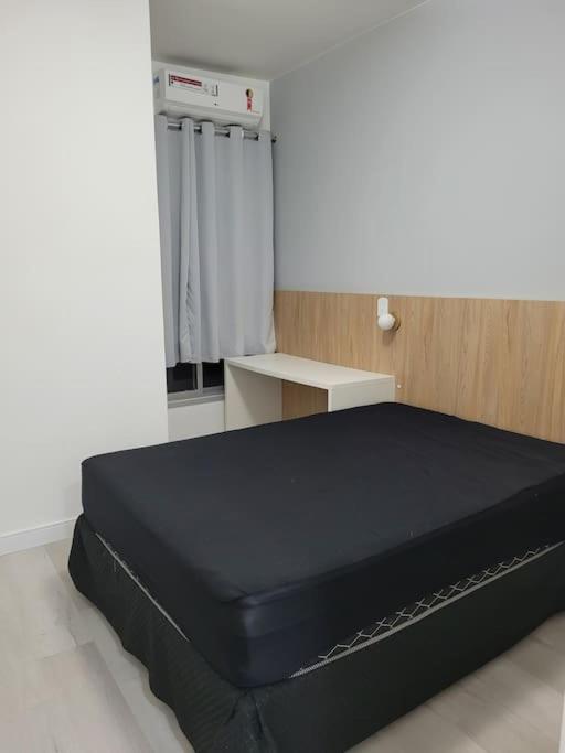 Flat recém-reformado e bem localizado