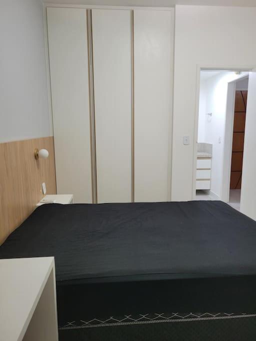 Flat recém-reformado e bem localizado