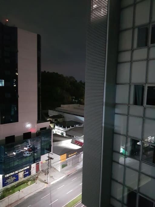 Flat recém-reformado e bem localizado