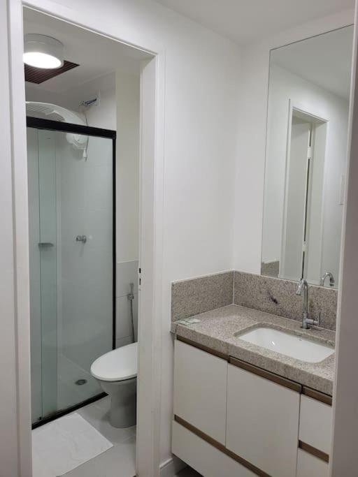 Flat recém-reformado e bem localizado