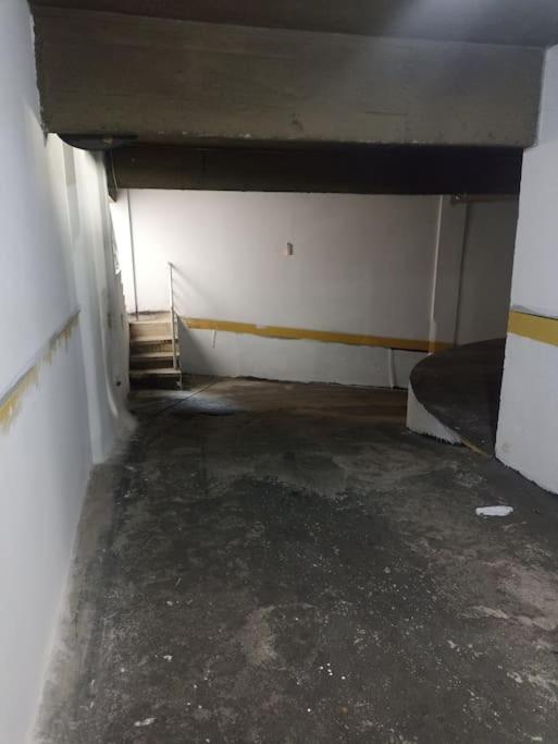 Flat recém-reformado e bem localizado