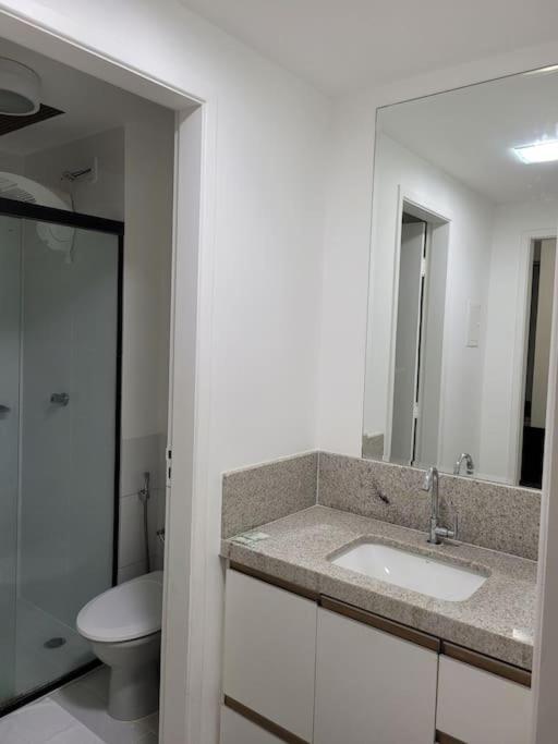 Flat recém-reformado e bem localizado
