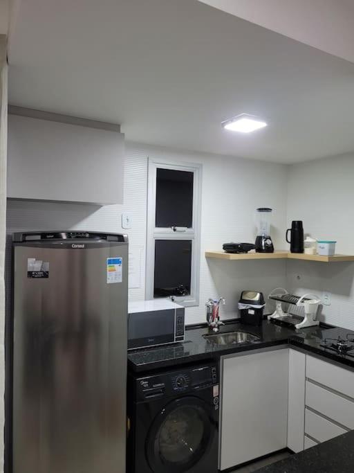 Flat recém-reformado e bem localizado