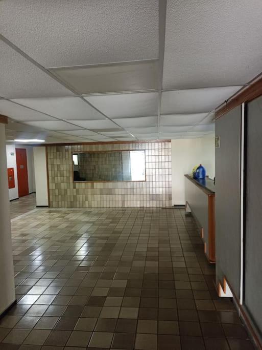 Flat recém-reformado e bem localizado