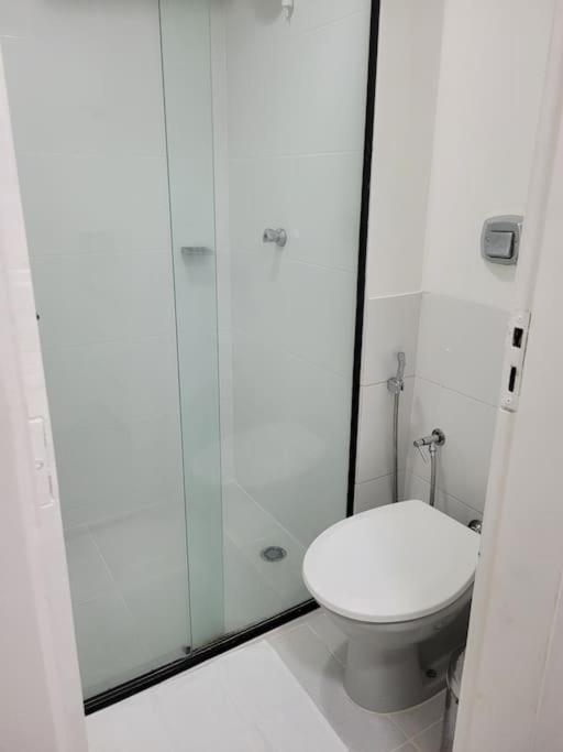 Flat recém-reformado e bem localizado